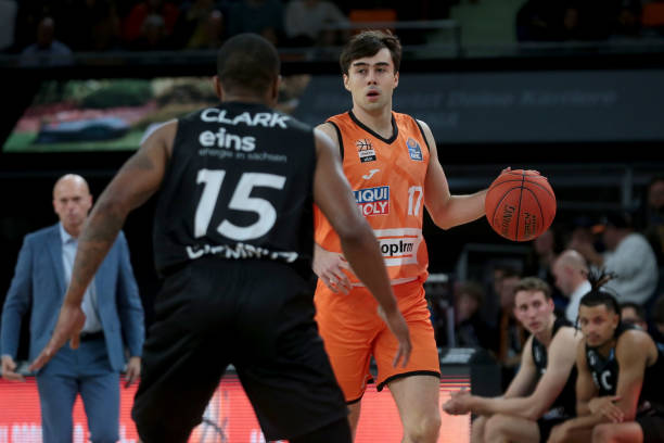 疑为赛季初 疑为赛季初