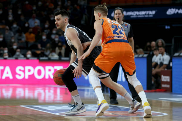 而周琦在访 而周琦在访